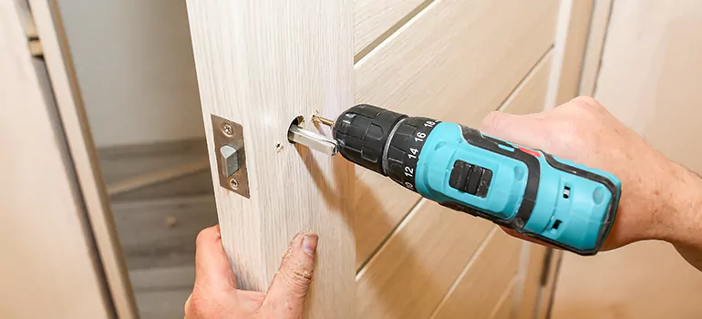 Old Door Knob Repair in Casselberry, FL